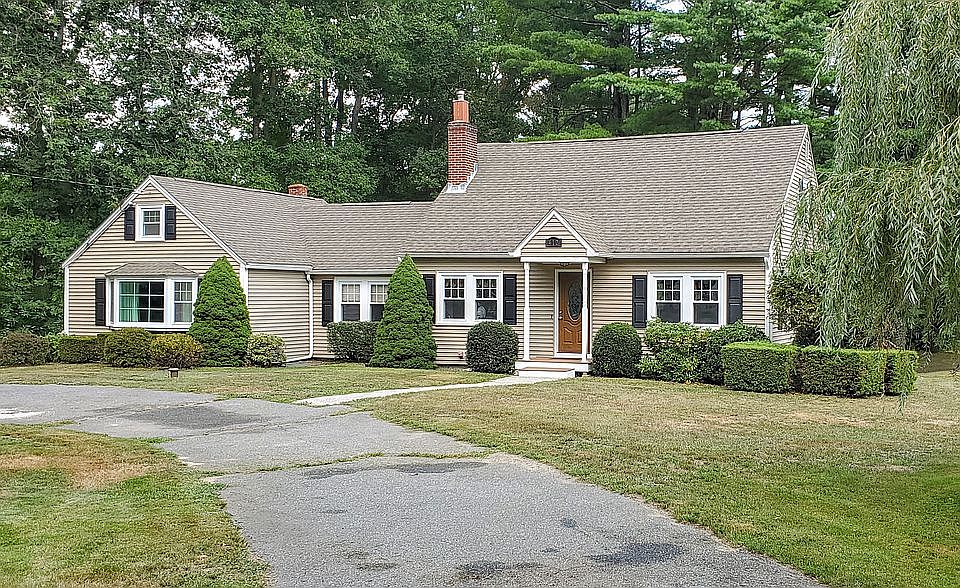 Front w/circular drive