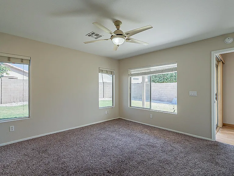 718 W Baylor Ln — Photo 27