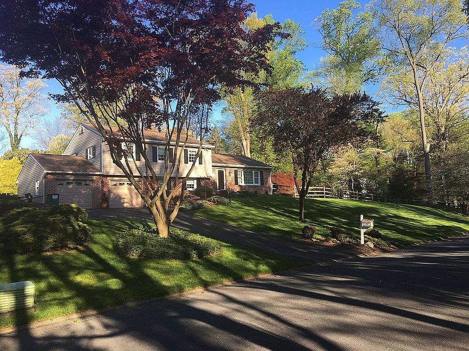 2nd image of 612 Olde Farm Rd