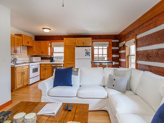 5th image of 2822 Walnut St W #16