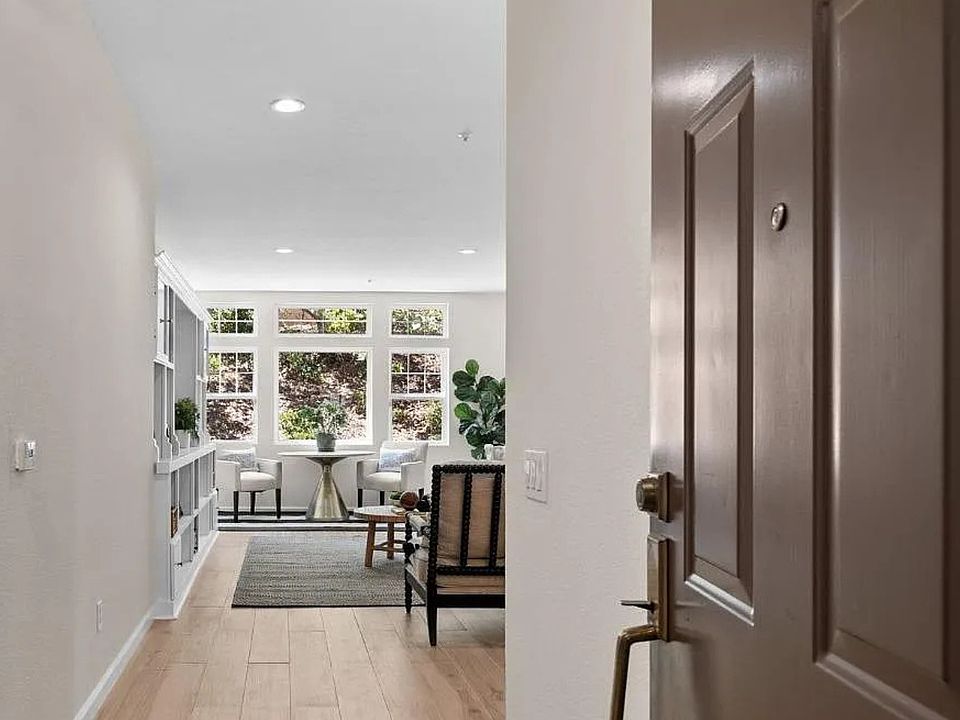 1st image of 313 Crescent Ct