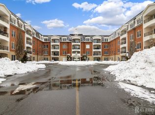 424 Regency Pl, Woodbridge, NJ 07095