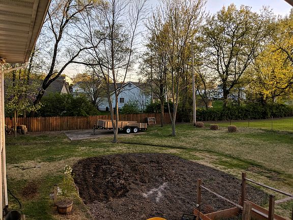 Large Backyard w/ Garden