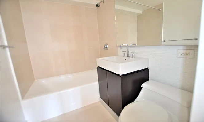 Rented by Manhattan Realty Group | media 15