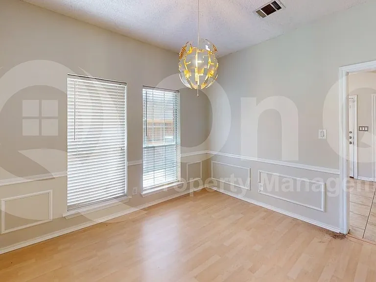 2209 Meadowstone Dr — Photo 13