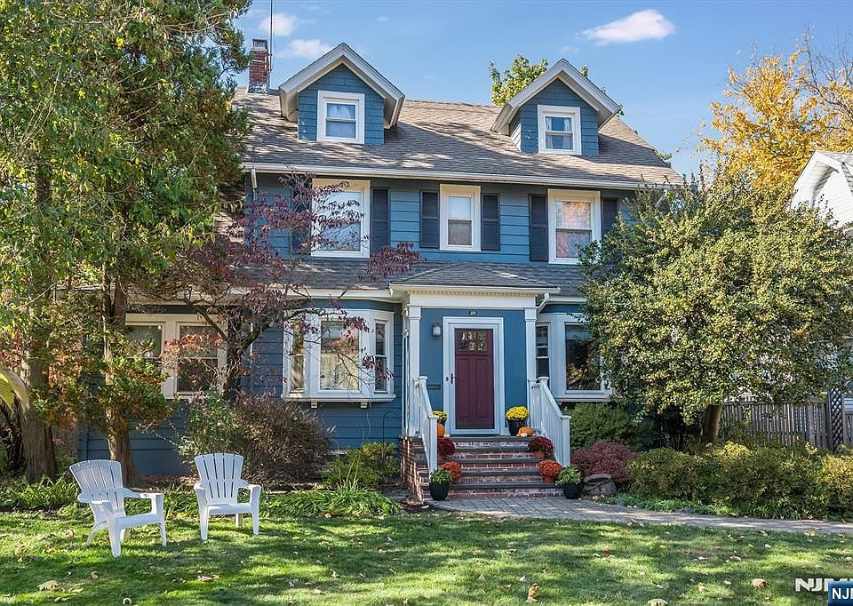 1st image of 25 University Ct
