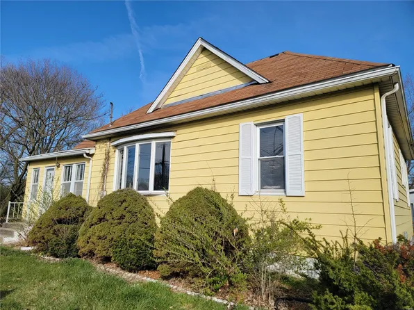 1021 E Main St, Staunton, IL 62088