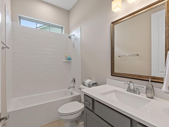The Kinsley B Full Bath