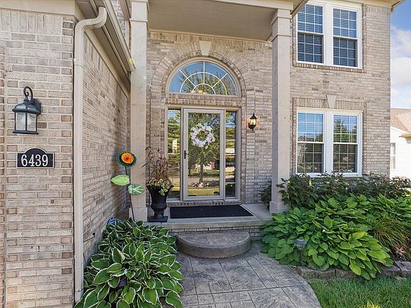 2nd image of 6439 Oakbrook Dr