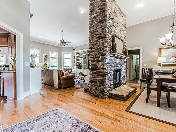 4th image of 941 Windsor Creek Dr