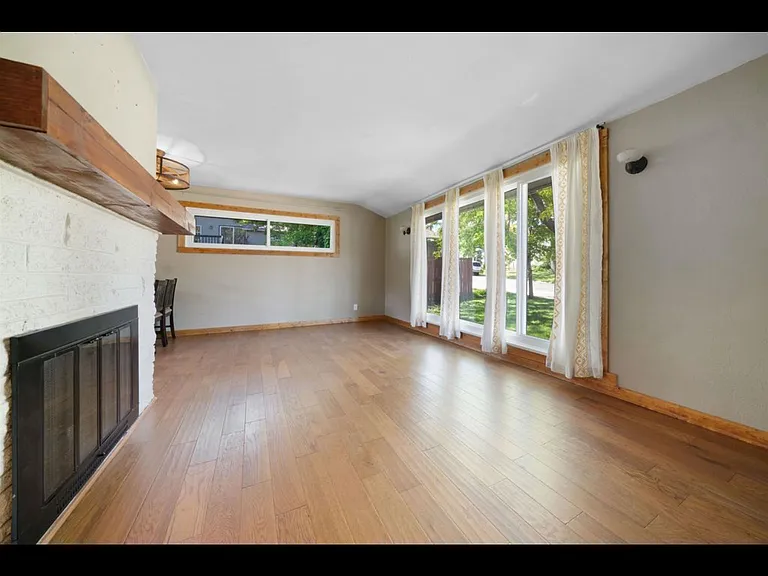 522 Division St — Photo 3