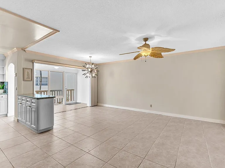 2000 Diana Dr — Photo 12