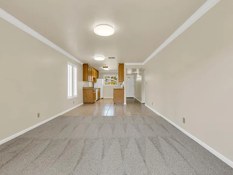 South Land Park Apartments — Photo 34