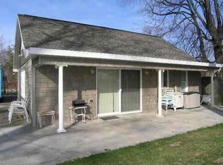 8529 E Black Point Rd, Syracuse, IN 46567