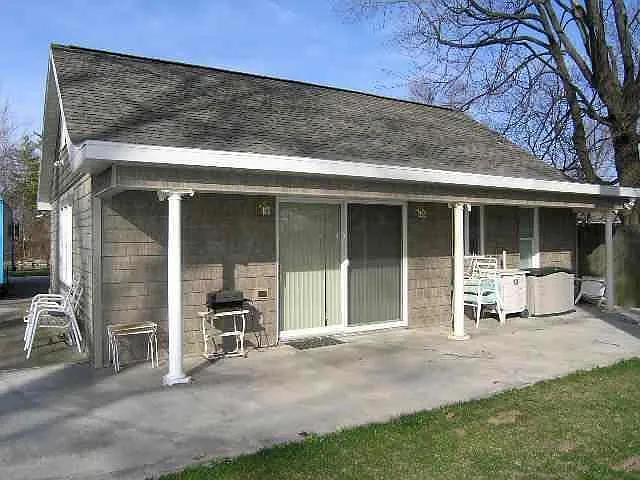 8529 E Black Point Rd photo 1