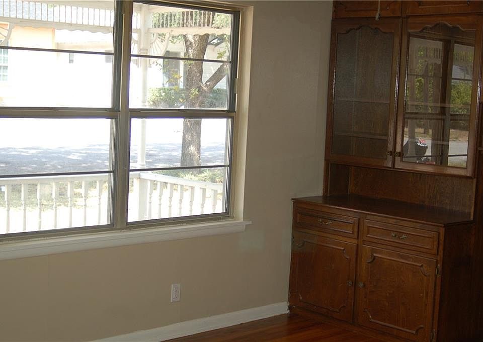 Tyler W 205 / Brown EG 205 W Tyler St Ennis TX Zillow