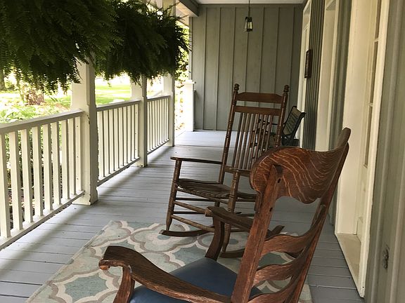 Front porch 34'X8'