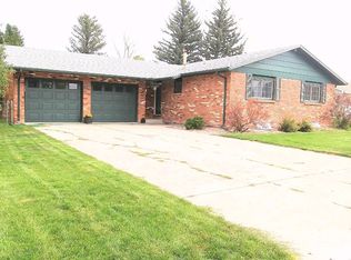 828 Evergreen St, Cheyenne, WY 82009