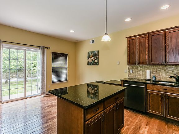 5th image of 49 Paddington Cir