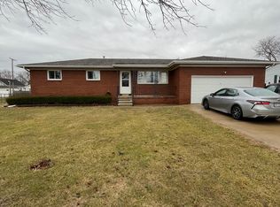 901 Huber Dr, Monroe, MI 48162
