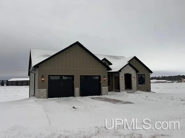 7007 Sandpiper Dr, Houghton, MI 49931