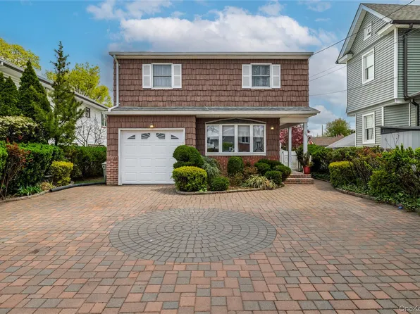 29 Gates Avenue, Malverne, NY 11565