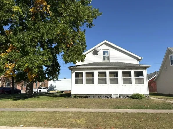 809 N 2nd St, Bellevue, IA 52031