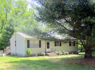 1126 W Chapel Dr, Bumpass, VA 23024