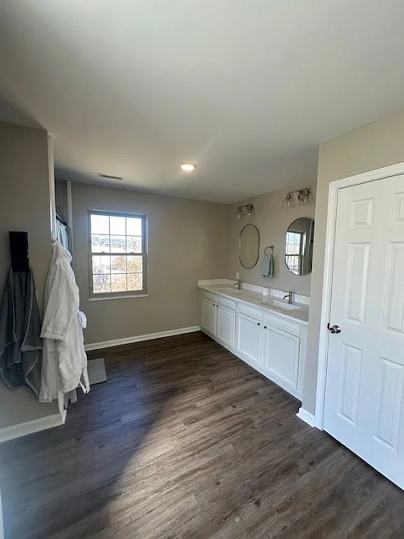 4 bed, 2.5 bath, 2270 sqft, $2,300 — Photo 3