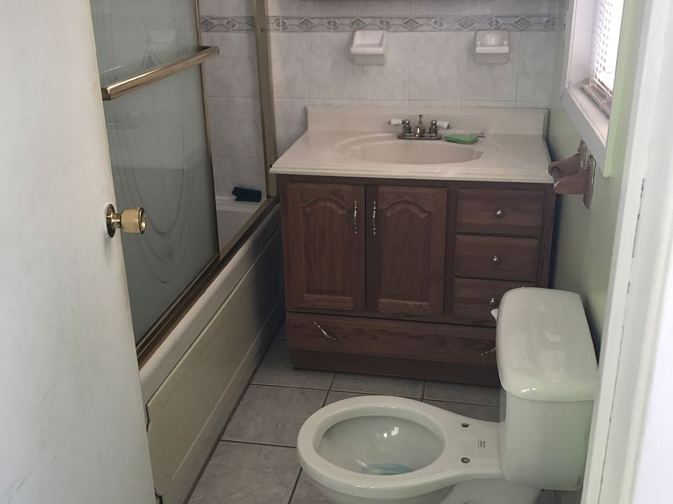 1st image of 886 Ecranford Ave