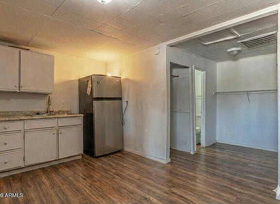 3rd image of 2242 E TAYLOR Street