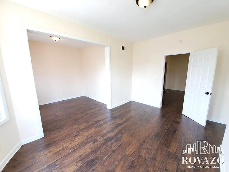 448-449 Avon Ave #2A — Photo 10
