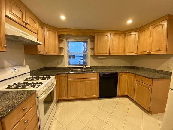 3rd image of 330 Jefferson Ave #1
