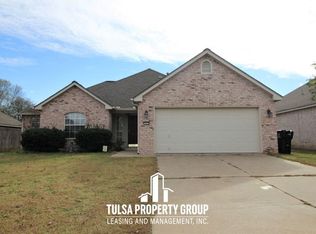 19910 E 46th St S, Broken Arrow, OK 74014