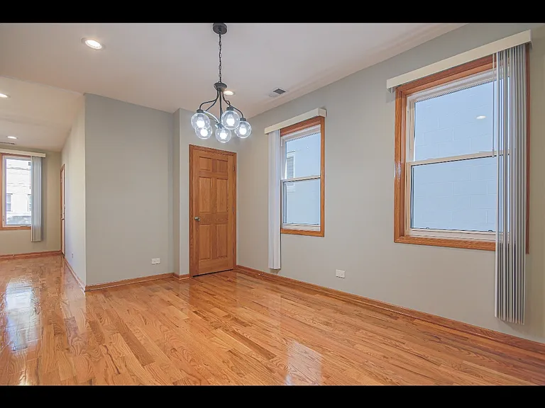 912 N Wood St #1 — Photo 5