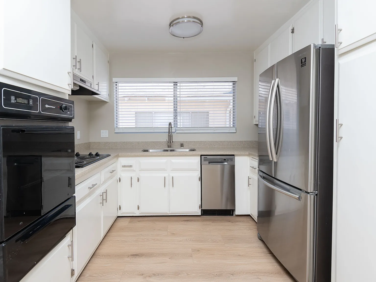 2 bed, 800 sqft, $2,995 — Photo 3