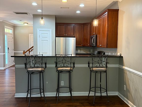 5th image of 311 Bartlett Cir