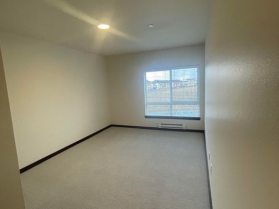 3rd image of 736 8th Ave NE Unit 417