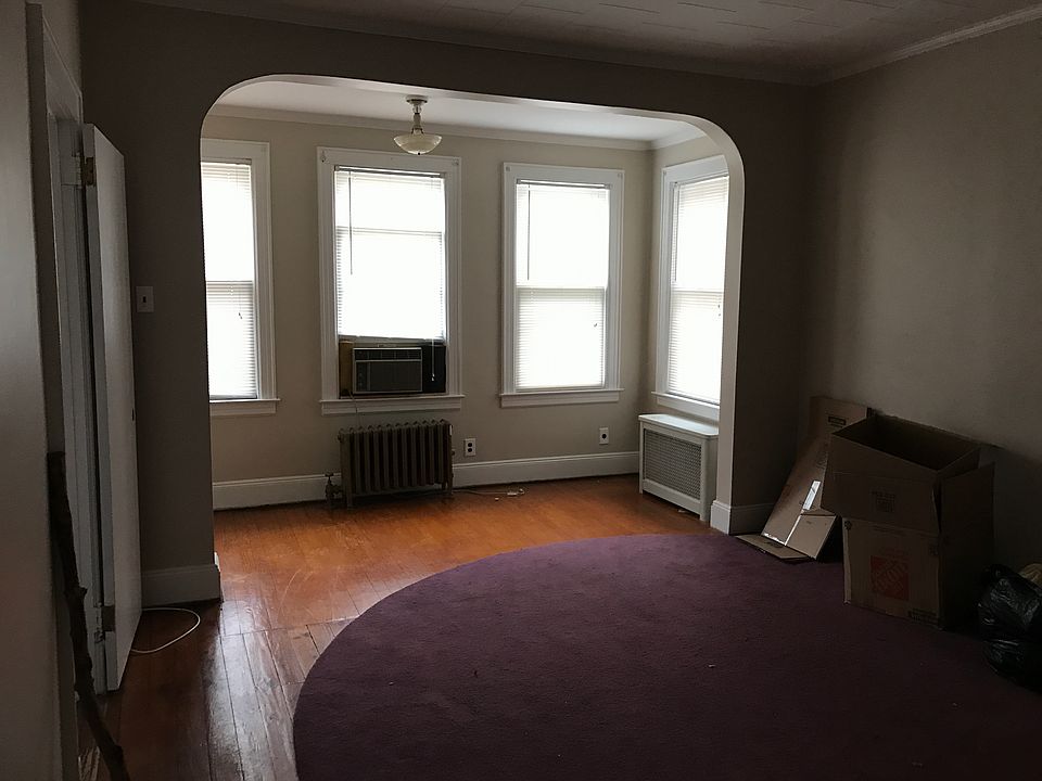 2nd image of 9726 92nd St