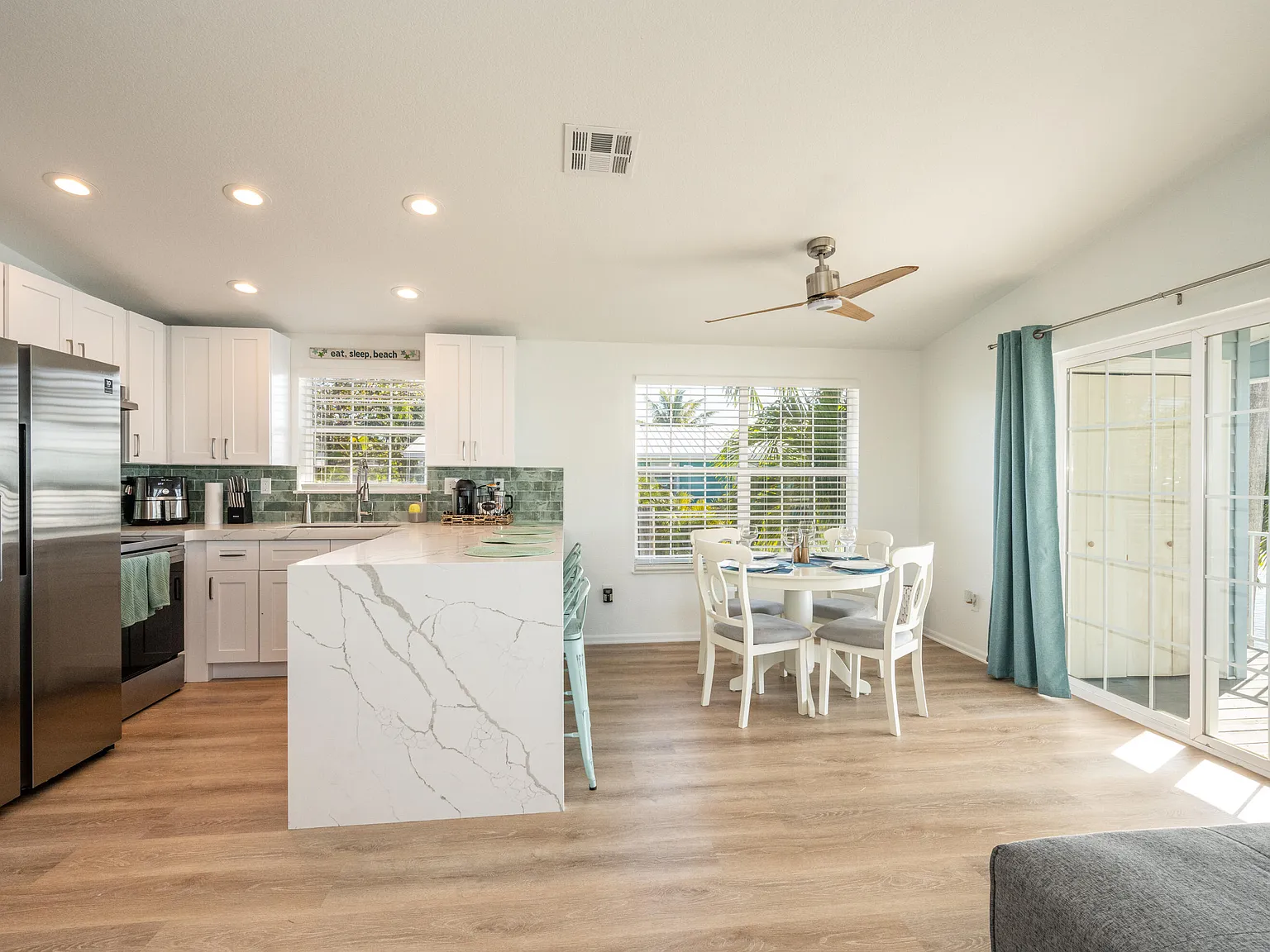 2 bed, 2.0 bath, 932 sqft, $5,500 — Photo 4