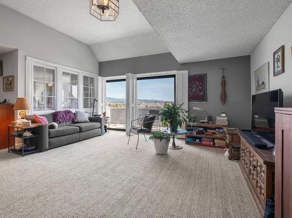 1 Embarcadero W APT 353, Oakland, CA 94607