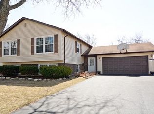 519 W Burning Tree Ln, Arlington Heights, IL 60004