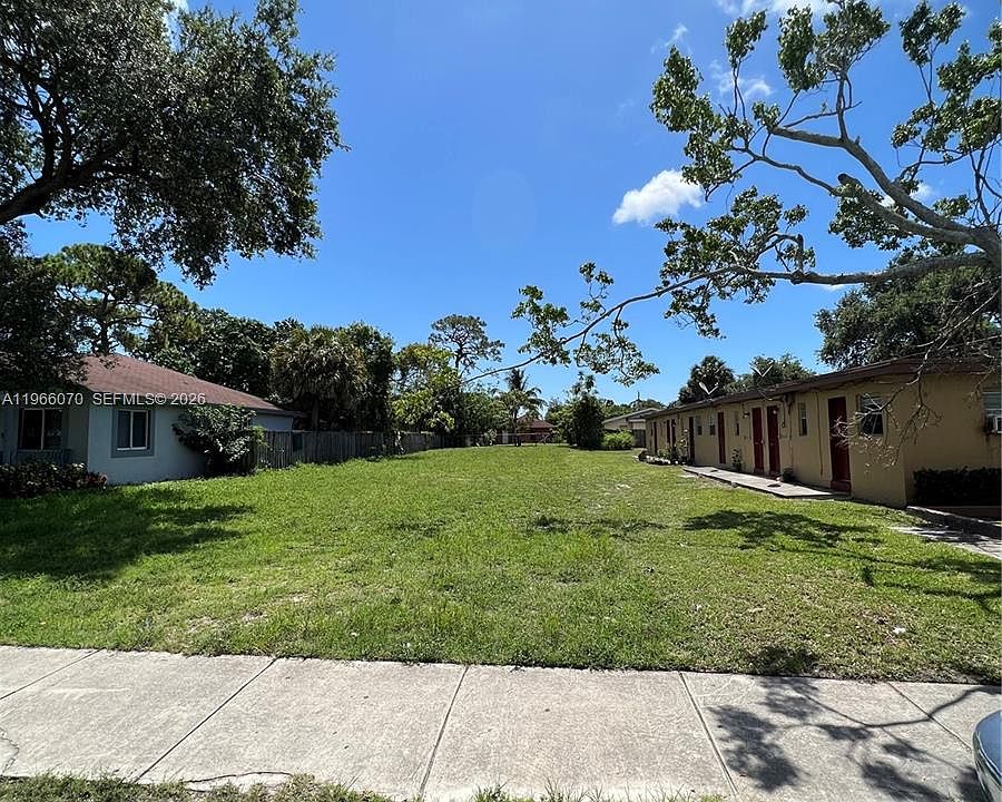 2nd image of 512 NW 23rd Ave