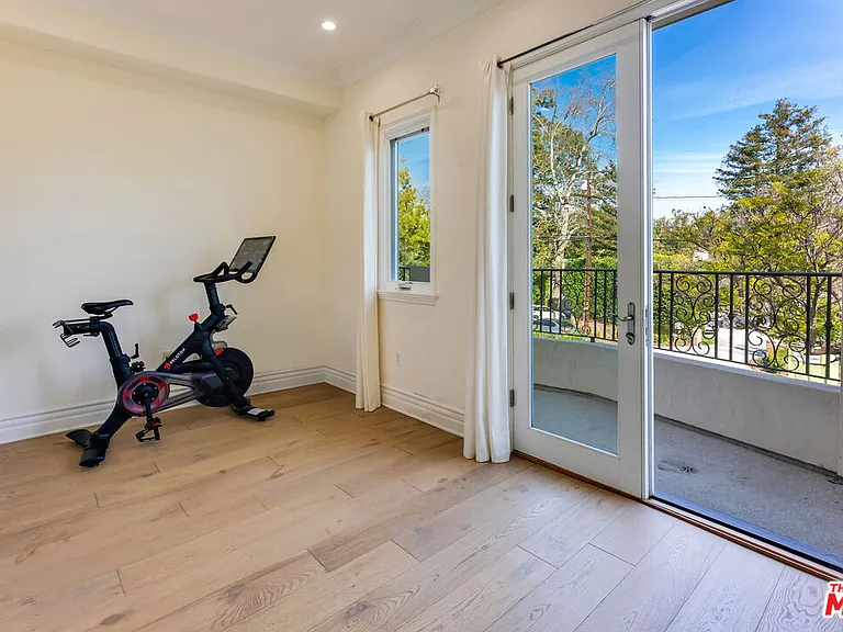 391 S Saltair Ave — Photo 33