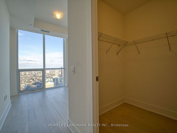 4th image of 1 Yorkville Ave #5509