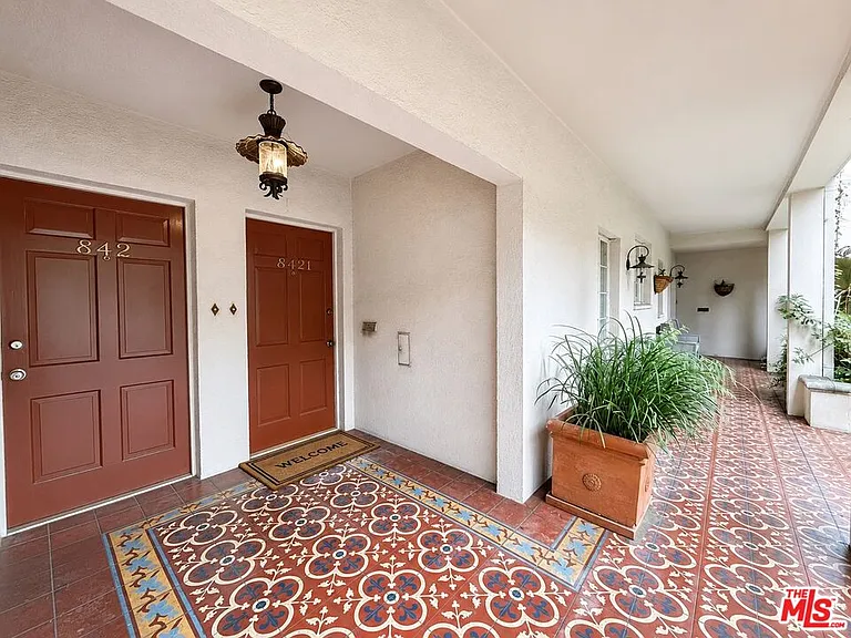 8472 1/2 Fountain Ave — Photo 24