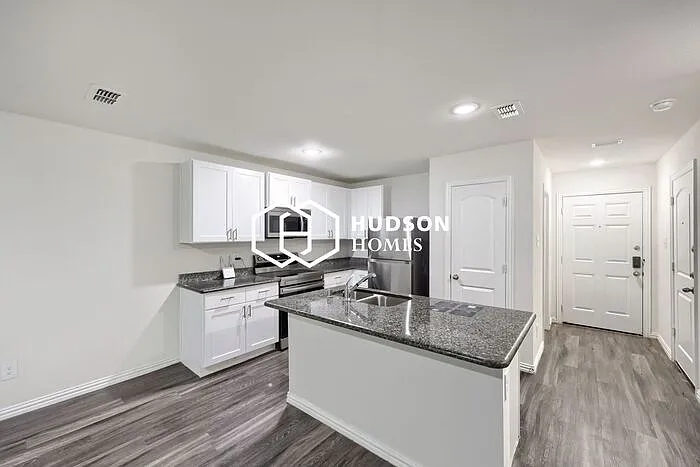 2722 William St — Photo 5