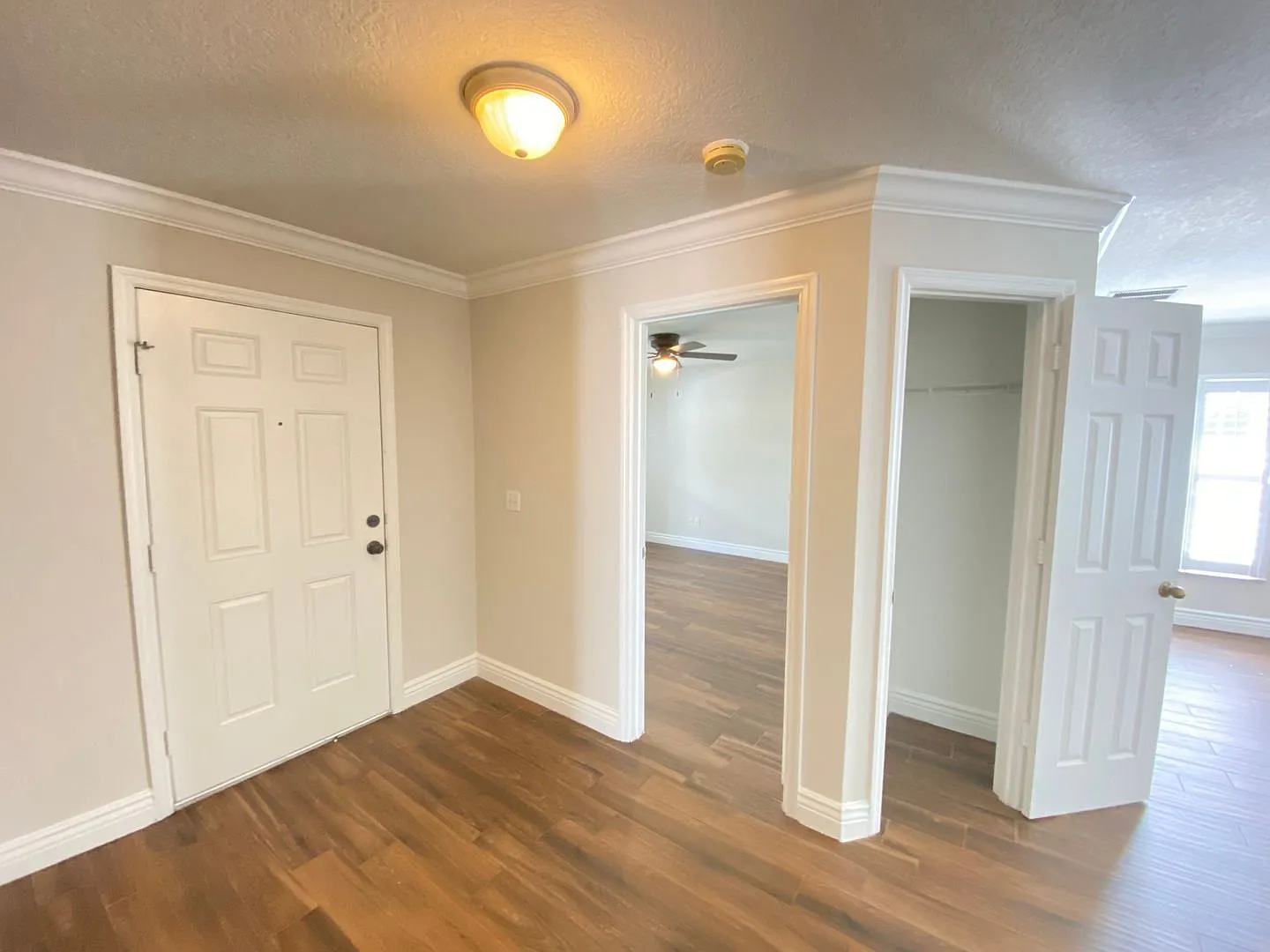 3 bed, 2.0 bath, 1692 sqft, $2,595 — Photo 2