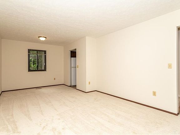 5th image of 4295 Frontenac Dr