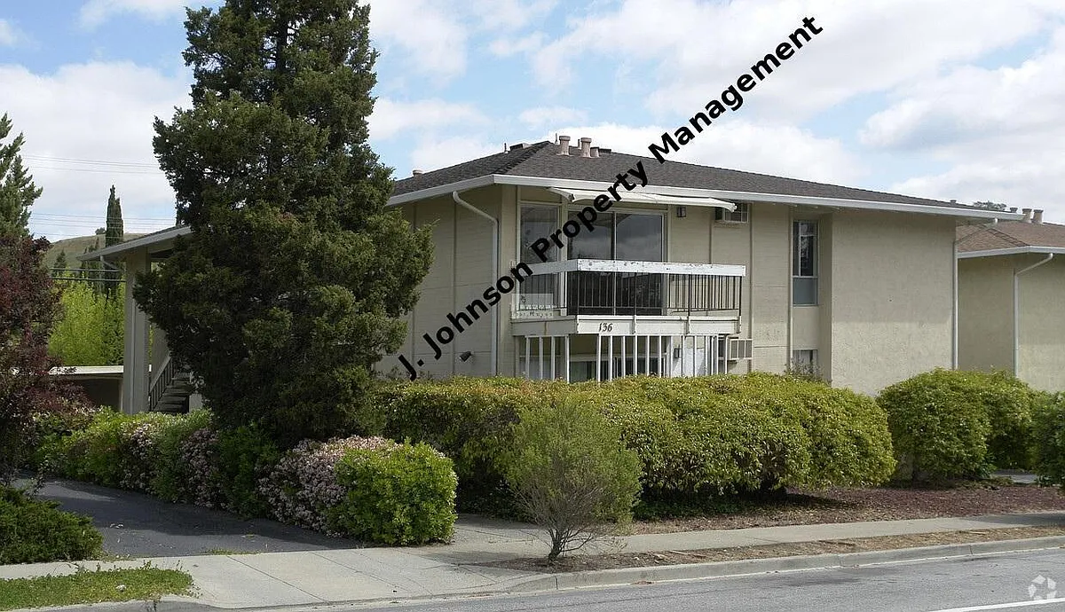 Building Photo - 136 Blue Ridge Dr #D